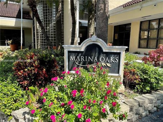 Residential complexes in Fort Lauderdale, Broward County