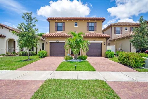 Villa in Tamarac, Broward County