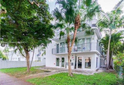 Residential complexes in Miami Beach, Miami-Dade