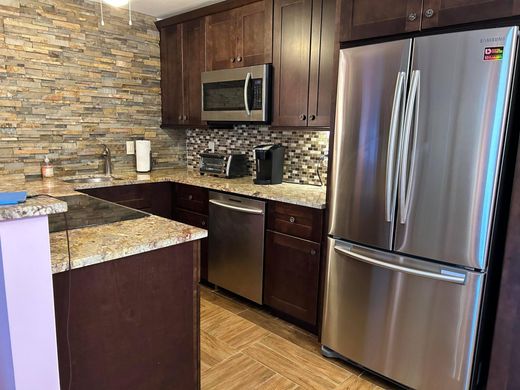 Residential complexes in Boca Raton, Palm Beach