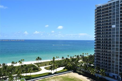 Bal Harbour, Miami-Dade Countyのアパートメント・コンプレックス