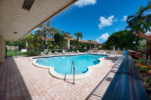 Residential complexes in Boca Raton, Palm Beach
