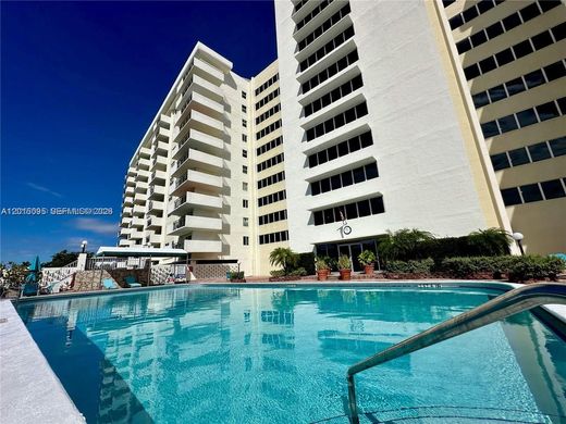 Residential complexes in Hallandale, Broward County