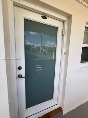 مجمع شقق ﻓﻲ ميامي، فلوريدا, Miami-Dade County