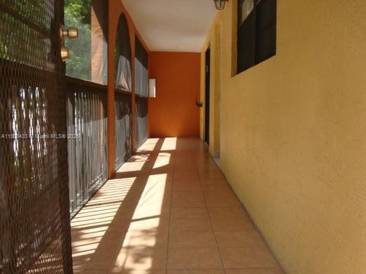 Κτίριο σε Hialeah, Miami-Dade County