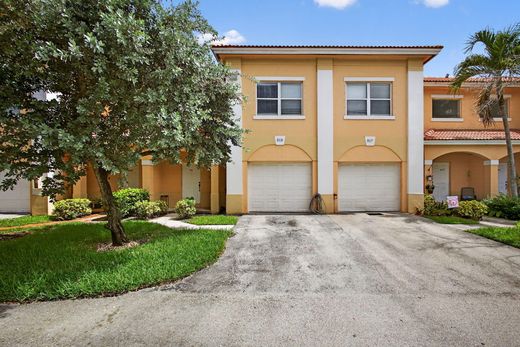 Townhouse in Palm Springs, Palm Beach