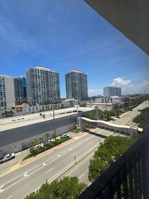 Complexes résidentiels à Sunny Isles Beach, Comté de Miami-Dade