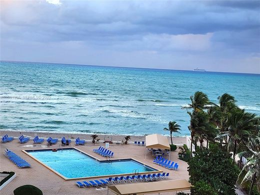 Residential complexes in Hollywood, Broward County