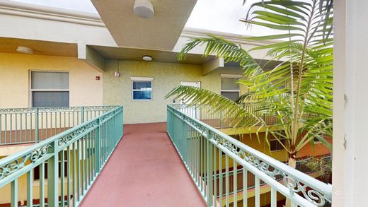 Residential complexes in West Palm Beach, Palm Beach