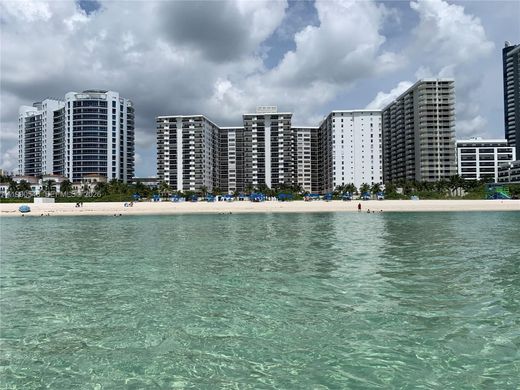 Residential complexes in Miami Beach, Miami-Dade