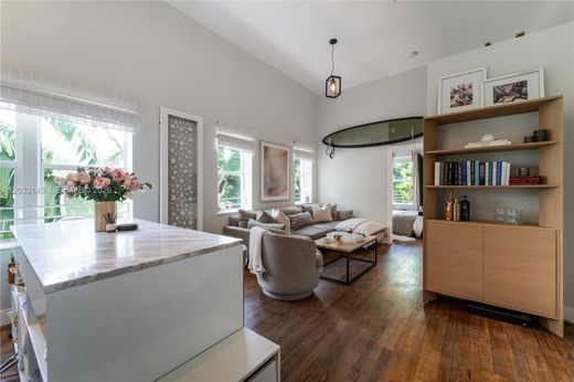 Residential complexes in Miami Beach, Miami-Dade