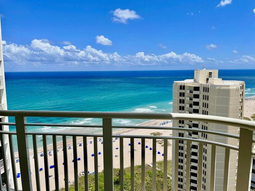 Residential complexes in Palm Beach Shores, Palm Beach