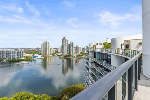 Kamienica w Aventura, Miami-Dade County