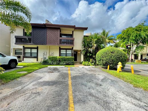 Townhouse in Pembroke Park, Broward County