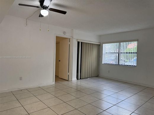 Complesso residenziale a Hialeah, Miami-Dade County