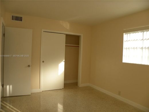 ‏בניין ב  North Miami, Miami-Dade County