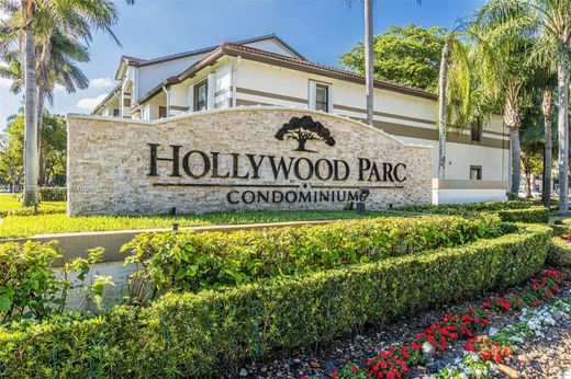 Residential complexes in Hollywood, Broward County
