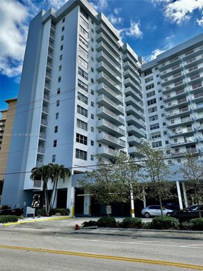Residential complexes in Hallandale, Broward County