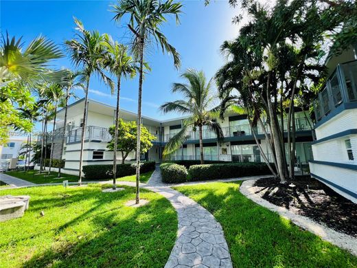 Residential complexes in Miami Beach, Miami-Dade