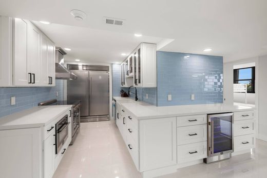 Residential complexes in West Palm Beach, Palm Beach