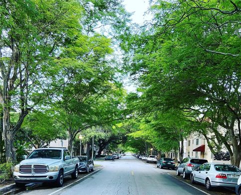 Residential complexes in Coral Gables, Miami-Dade