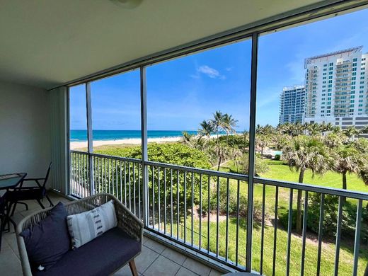 Residential complexes in Palm Beach Shores, Palm Beach