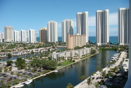 Sunny Isles Beach, Miami-Dade Countyのアパートメント・コンプレックス