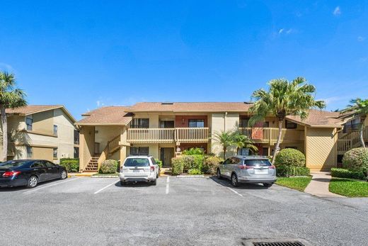 Residential complexes in Wellington, Palm Beach