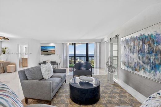 Residential complexes in Boca Raton, Palm Beach