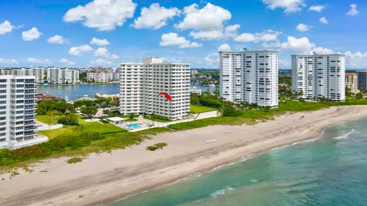 Residential complexes in Boca Raton, Palm Beach