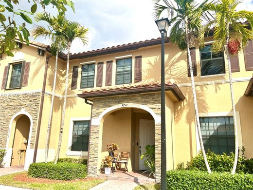 Townhouse in Hialeah, Miami-Dade