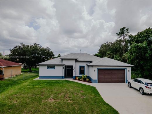 Villa in Lehigh Acres, Lee County