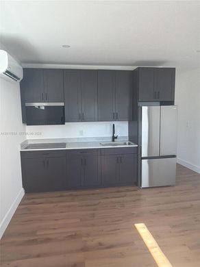Residential complexes in Miami Beach, Miami-Dade