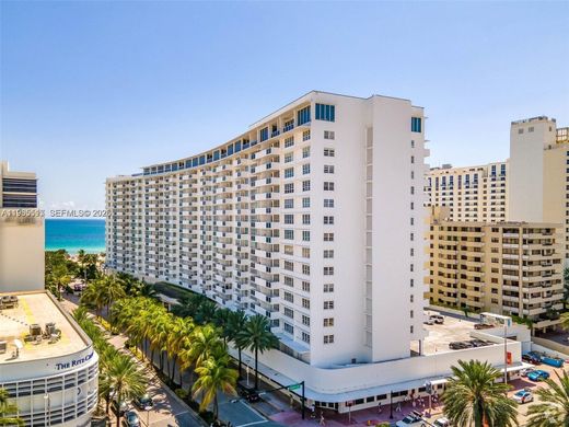 Residential complexes in Miami Beach, Miami-Dade