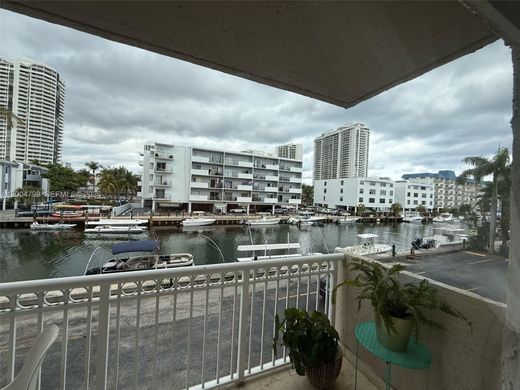 Wohnkomplexe in North Miami Beach, Miami-Dade County