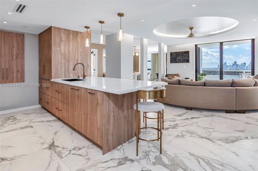 Residential complexes in Miami Beach, Miami-Dade