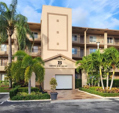 Residential complexes in Pembroke Pines, Broward County
