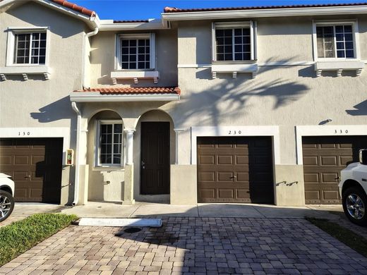 マイアミガーデンズ, Miami-Dade Countyのアパートメント・コンプレックス