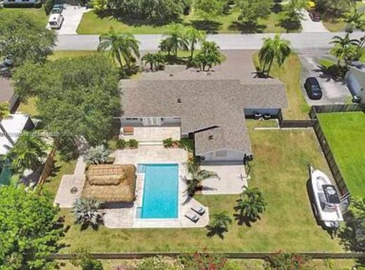 Villa Palmetto Bay, Miami-Dade County