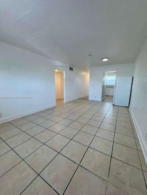 Townhouse in Riviera Beach, Palm Beach
