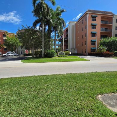 Residential complexes in West Palm Beach, Palm Beach