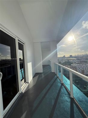 Residential complexes in Miami Beach, Miami-Dade