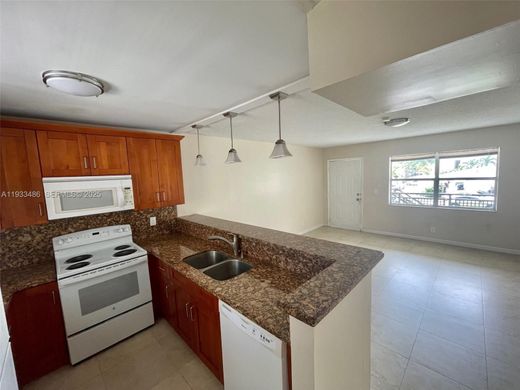 ハリウッド, Broward Countyのアパートメント・コンプレックス