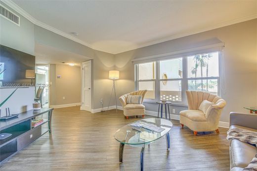 Residential complexes in Fort Lauderdale, Broward County