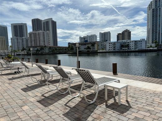 Komplex apartman Hallandale Beach, Broward County