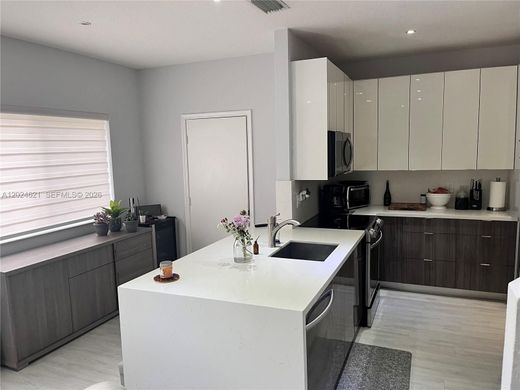 Townhouse in Coconut Creek, Broward County