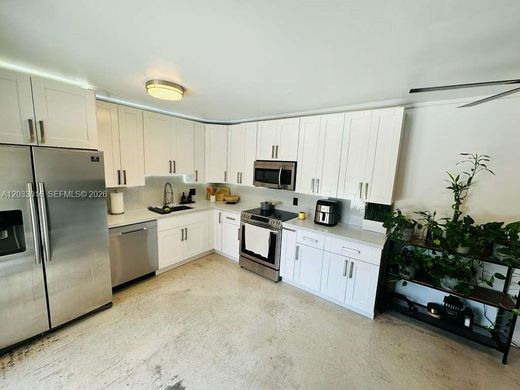 Townhouse in Cooper City, Broward County