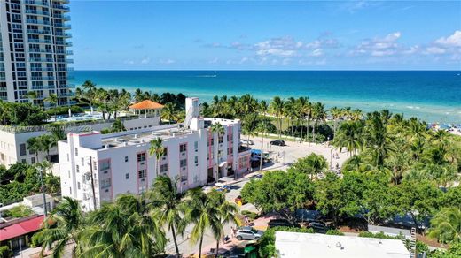 Residential complexes in Miami Beach, Miami-Dade