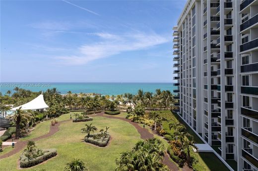 Residential complexes in Bal Harbour, Miami-Dade