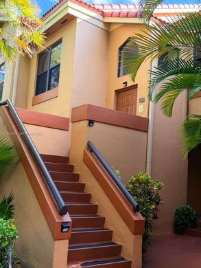 Residential complexes in Miami Lakes, Miami-Dade